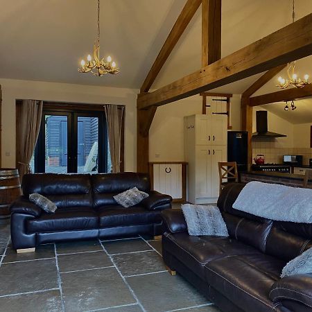 Trelaske Mill Cider Barn-With Hot Tub, Fire Pit Bbq Lewannick Экстерьер фото